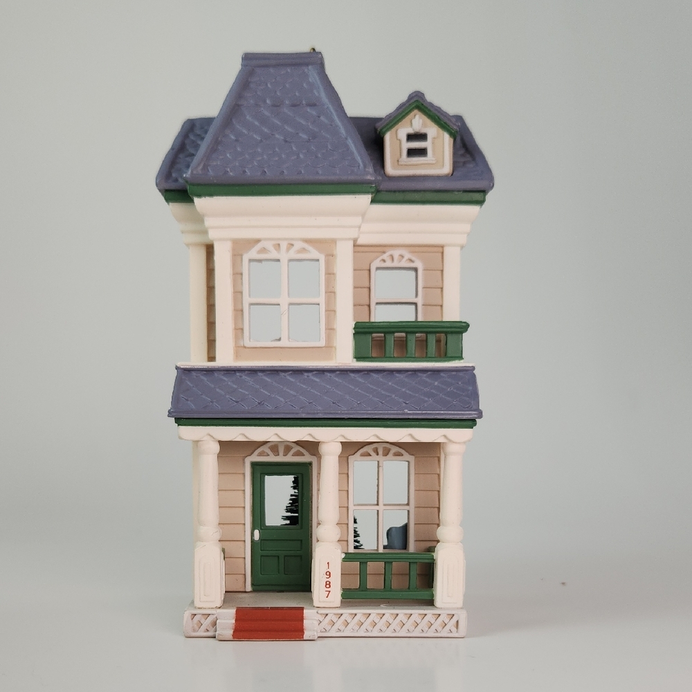 HALLMARK Holiday Ornament, 1987 Home, EUC